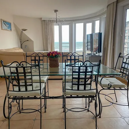 With Stunning Sea Views 아파트 니우포르트